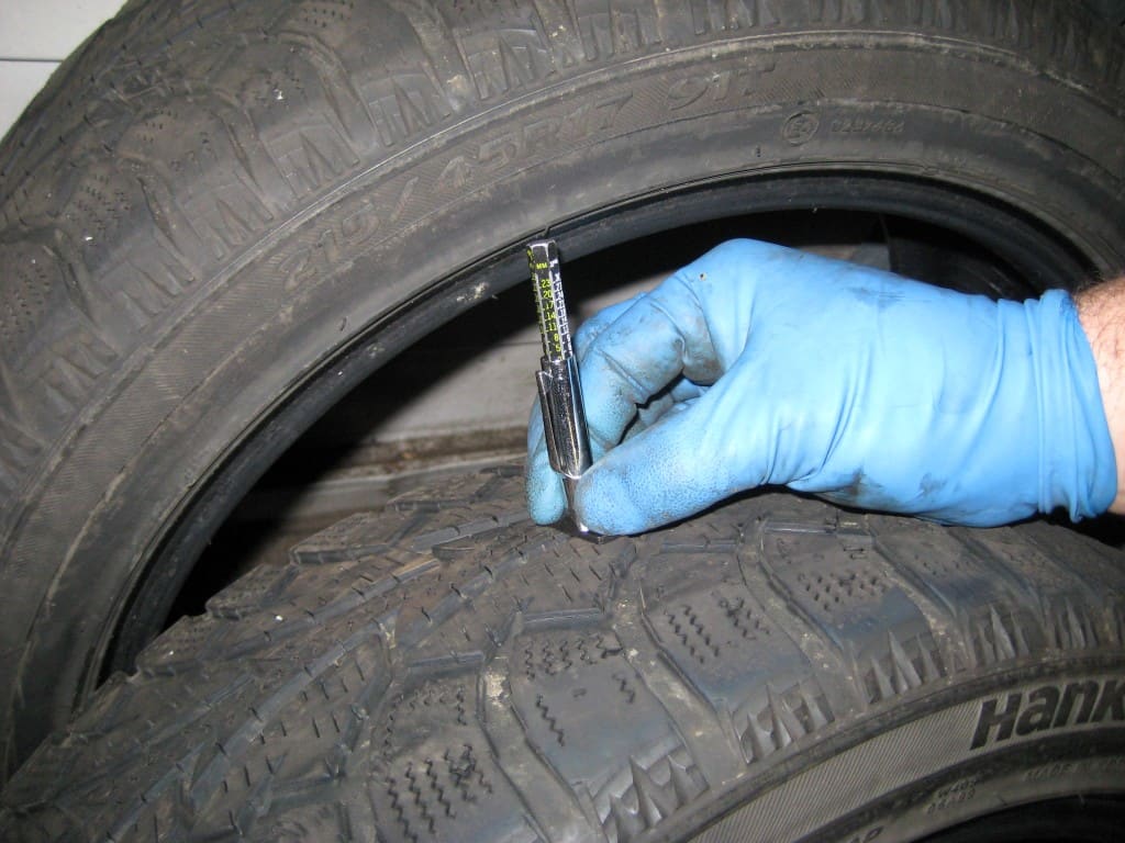 Measuring the tread depth on a tire, Subaru